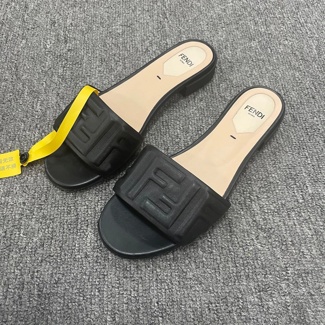 FENDI/芬迪（有盒）舒适轻便时尚凉拖 35.5码/4059