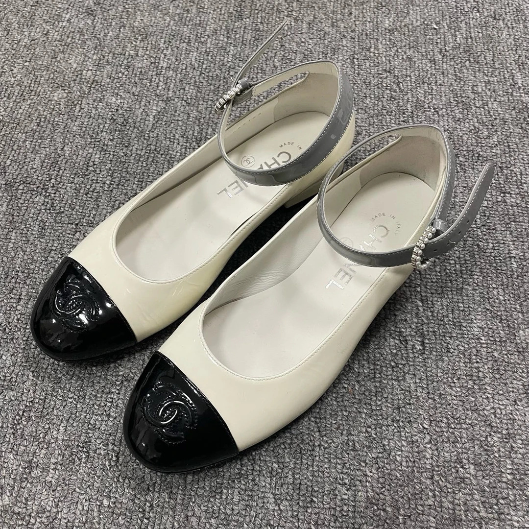 99新 Chanel/香奈儿 （有盒）圆头搭扣休闲单鞋  35.5码/7056