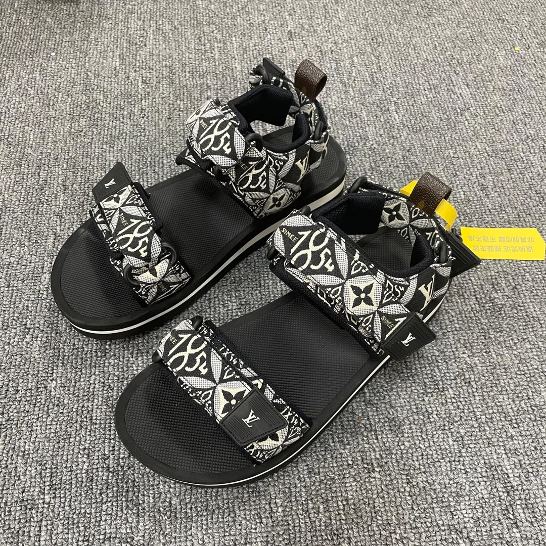 95新 LouisVuitton/路易威登 休闲沙滩时尚凉鞋 37码/2785