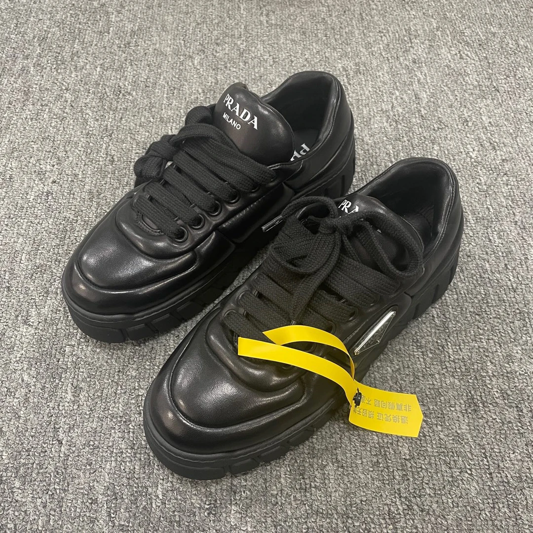 PRADA/普拉达 皮革圆头低跟低帮生活休闲鞋 38码/2400