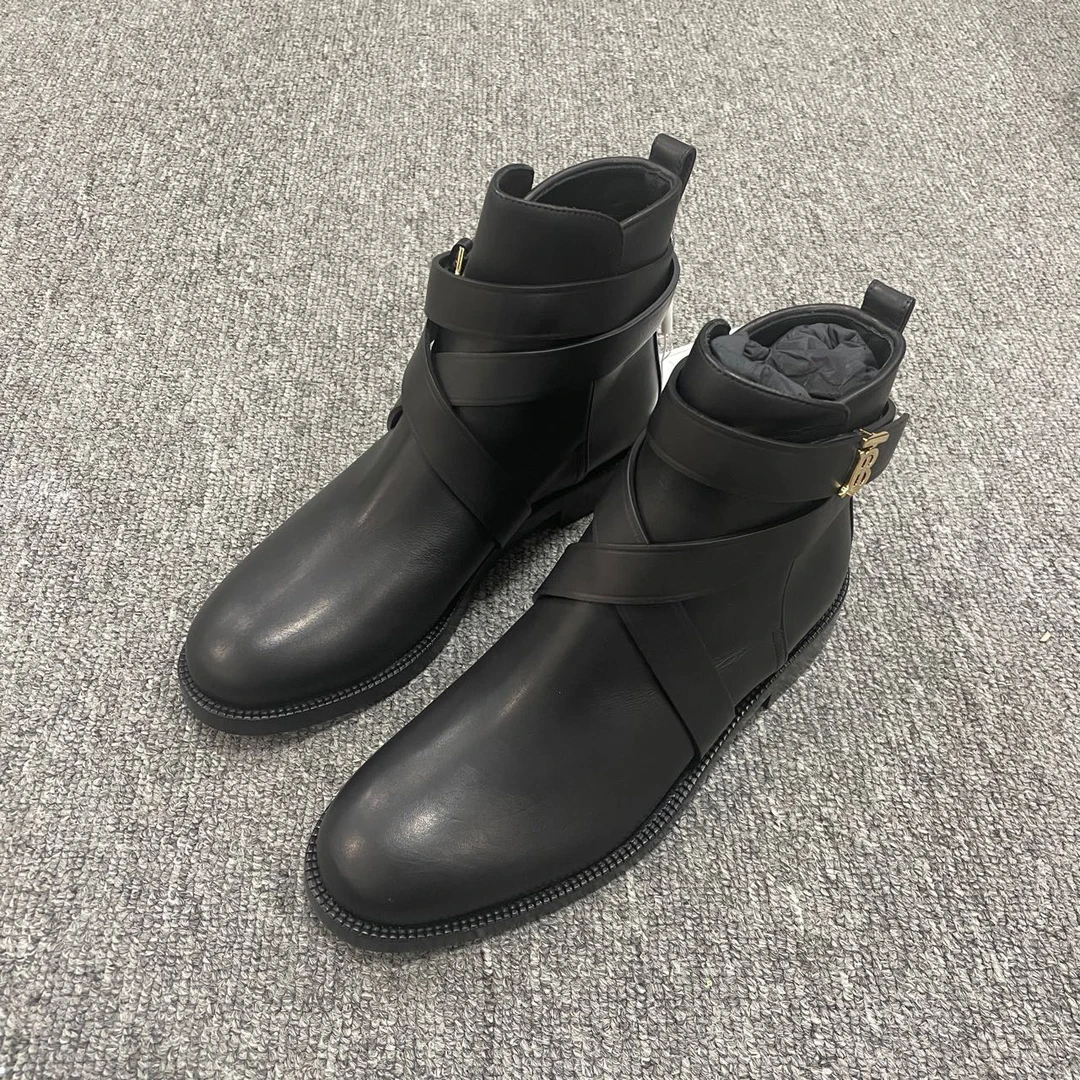 99新 BURBERRY/博柏利 （有盒）牛皮专属图案及踝马丁靴 36码/4495