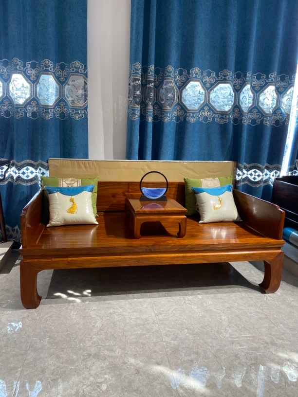 高棉木质罗汉床。