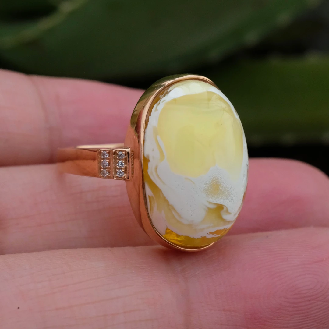 白蜜妖花戒指 18K镶嵌