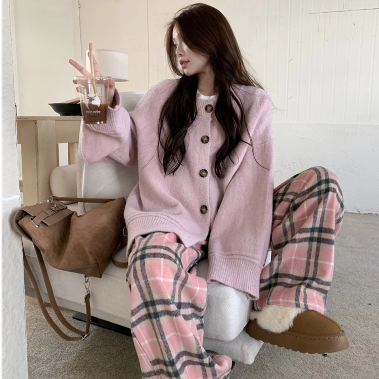 今年流行的时尚套装毛衣针织开衫格子阔腿裤两件套冬装搭配一整套