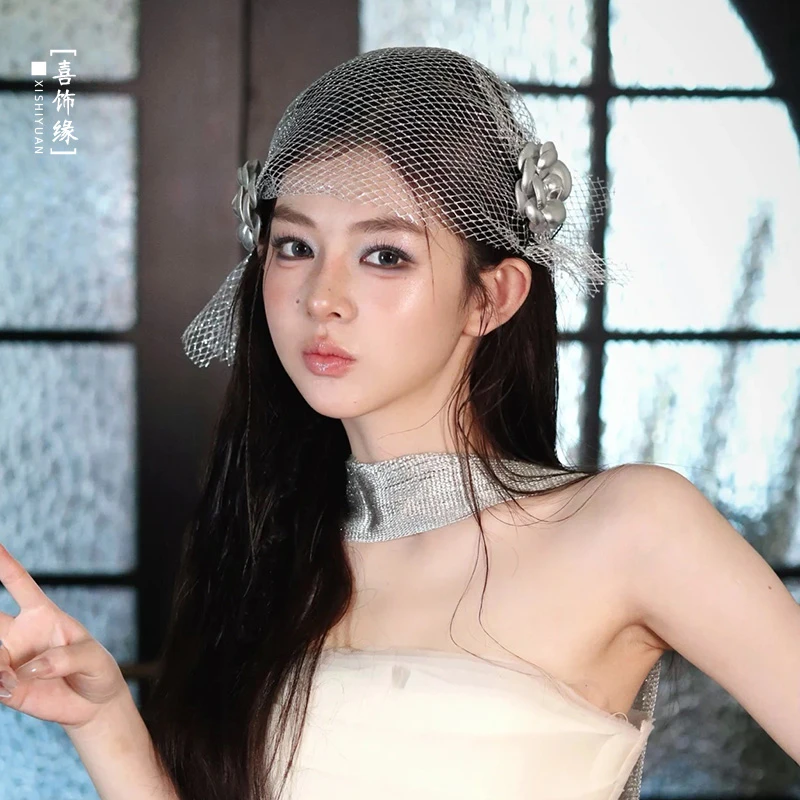 个性甜酷头饰银色高级网纱花朵发饰韩式气质婚纱礼服边夹20240904