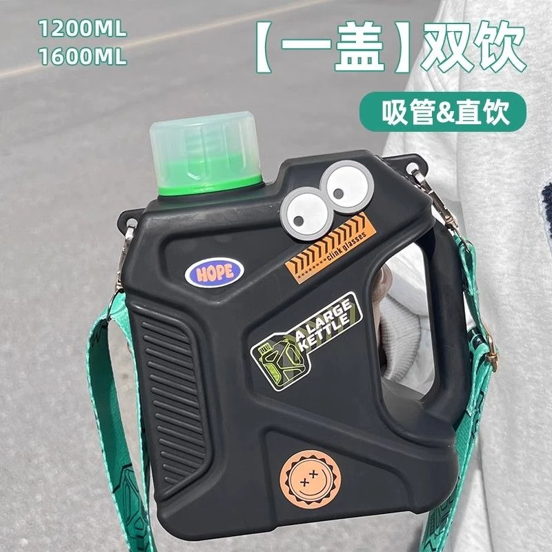 2024新款水壶大容量户外机甲吨吨桶男女健身吸管壶夏季学生水杯