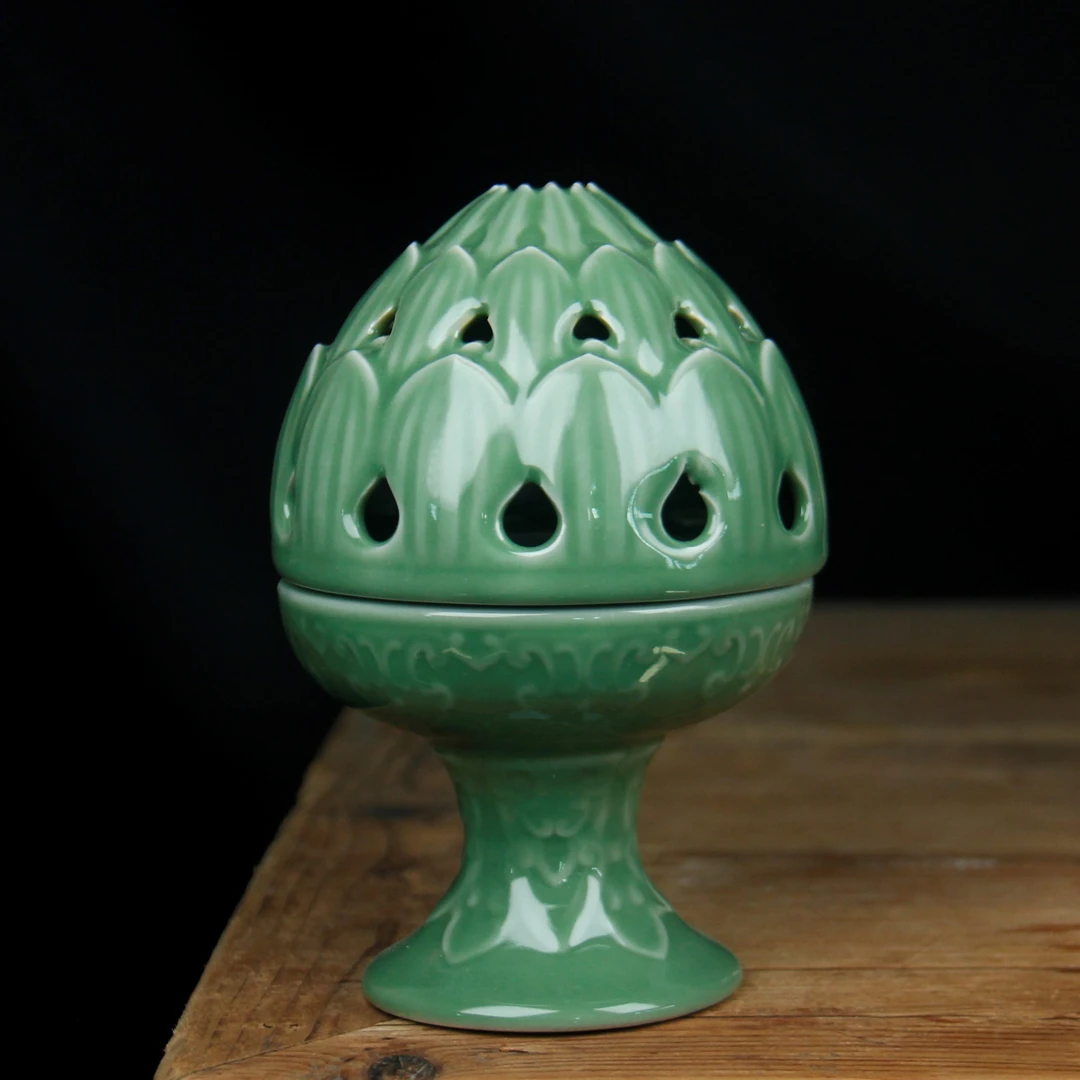 龙泉青瓷梅子青莲花香炉