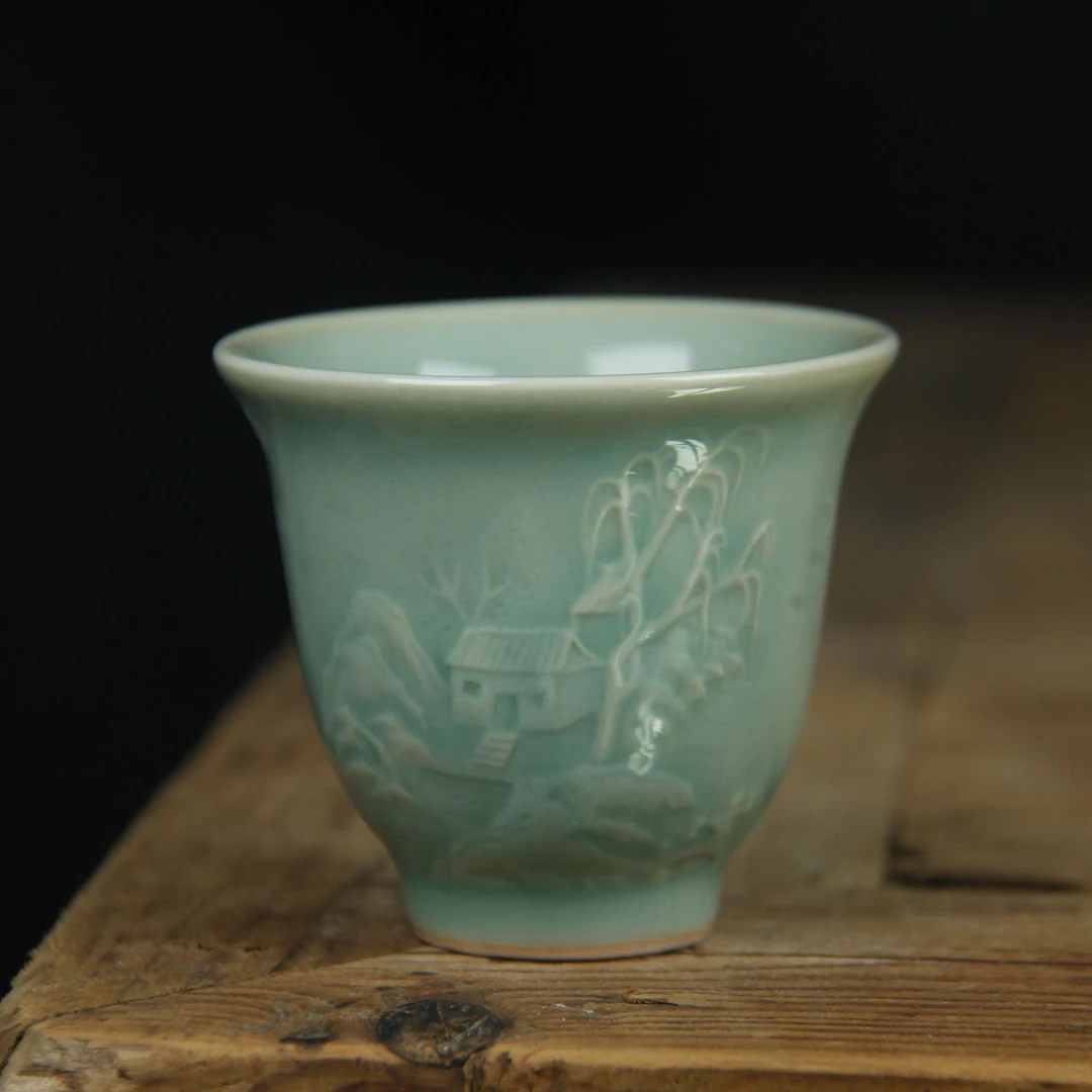 龙泉青瓷满工山水刻绘铃铛杯
