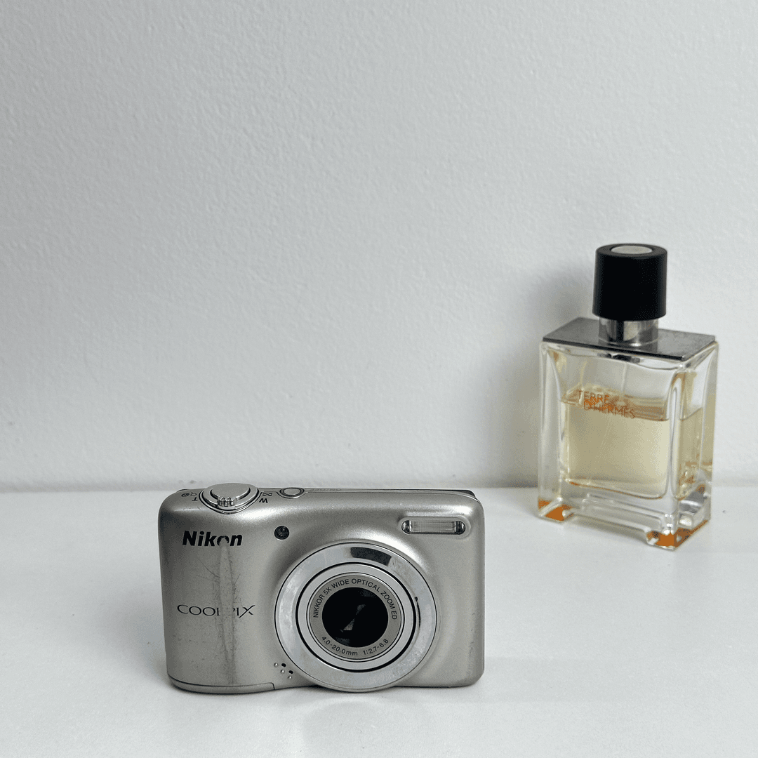 9新  尼康L25 CCD数码相机 自备五号电池