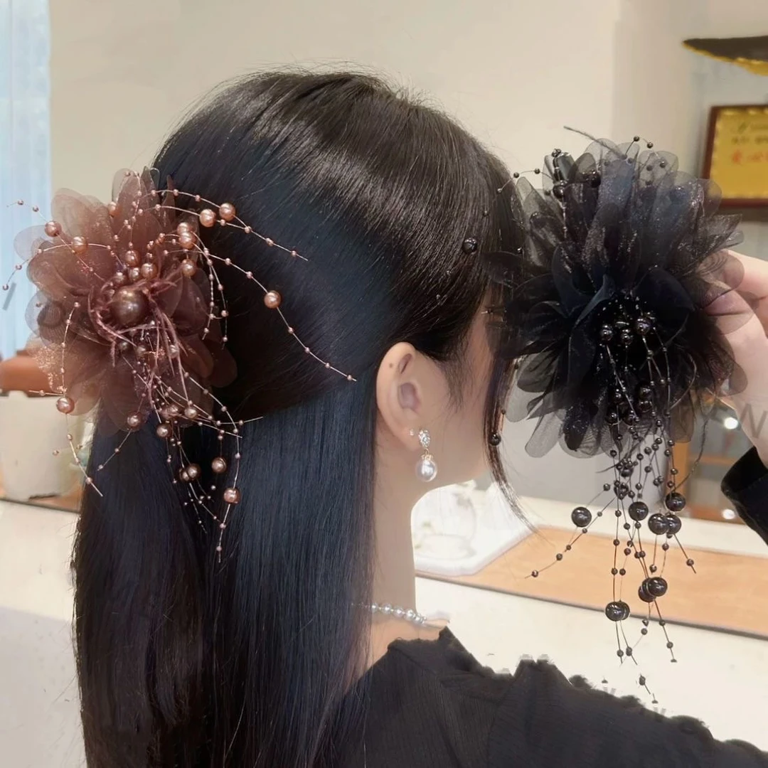 牡丹花羽毛流苏爆款2024新款发夹后脑勺显发量蓬松高颅顶鲨鱼夹