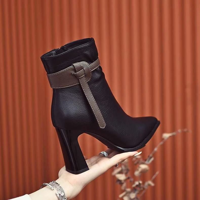 设计感粗跟显瘦时装靴2025秋冬季女神配大衣尖头高跟短靴爆款踝靴