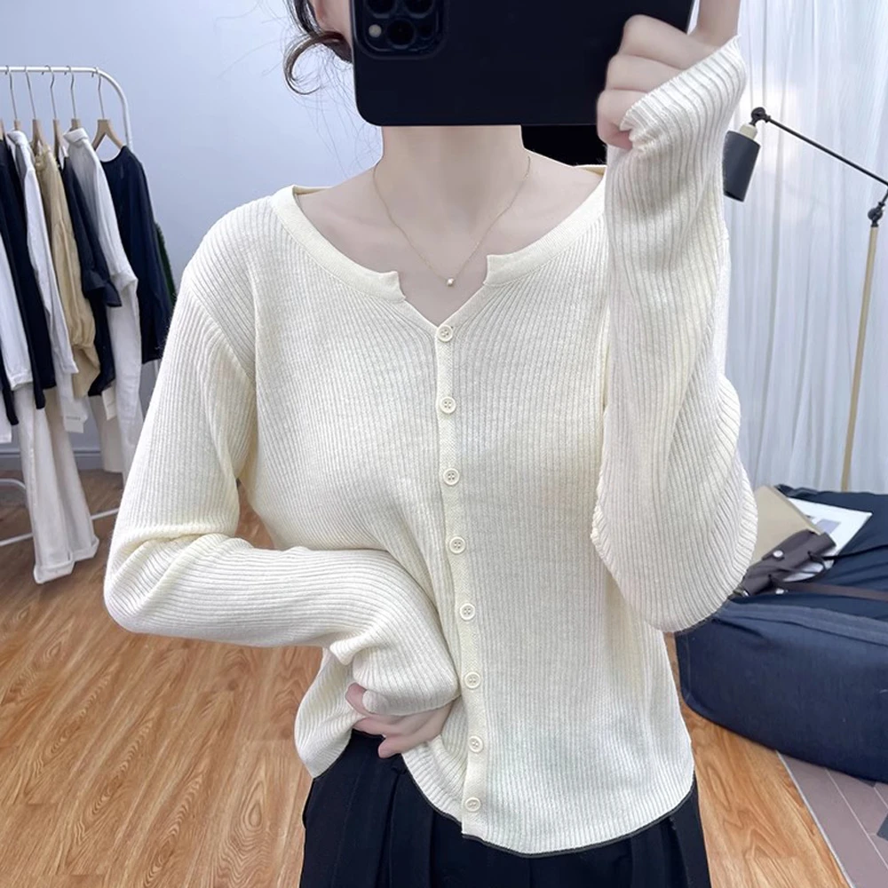 春秋港风小V领针织衫女开衫软糯小坑条减龄上衣2024新款打底毛衣