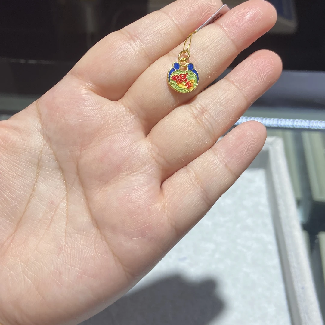 足金999 珐琅彩锦鲤牌滴溜 1.352