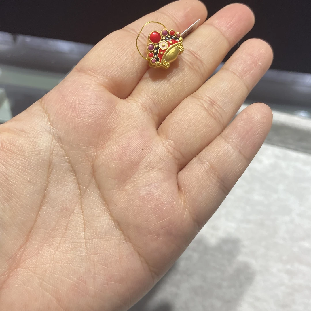 足金999 珐琅彩戏剧人物通孔 1.163