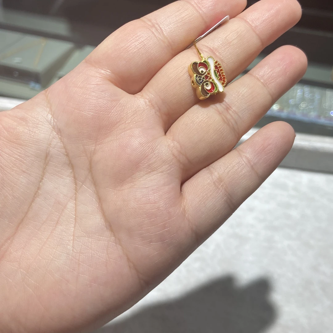 足金999 珐琅彩醒狮四通 2.563
