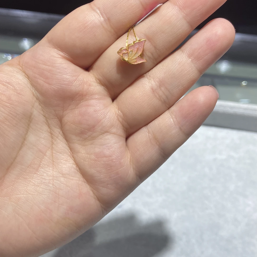 足金999 珐琅彩侧飞蝴蝶通孔 1.527