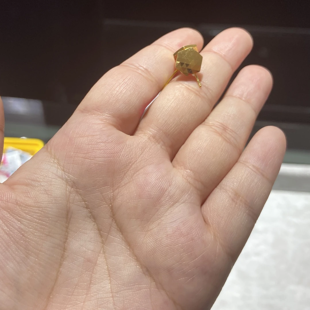 足金999 5G多边形直针耳钉 3.261
