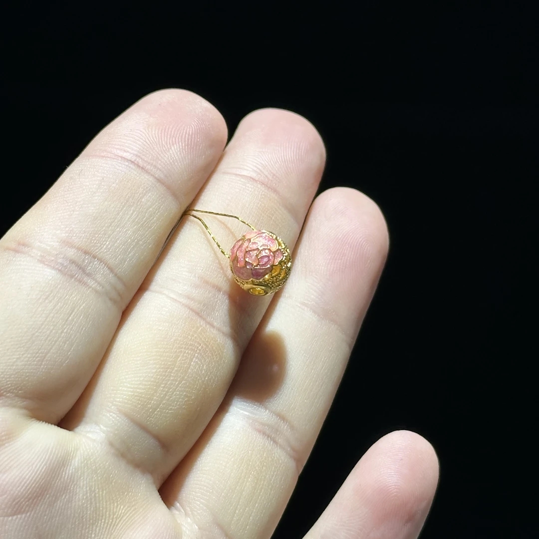 足金999 卡10 珐琅彩 微 粉花球通孔 0.670