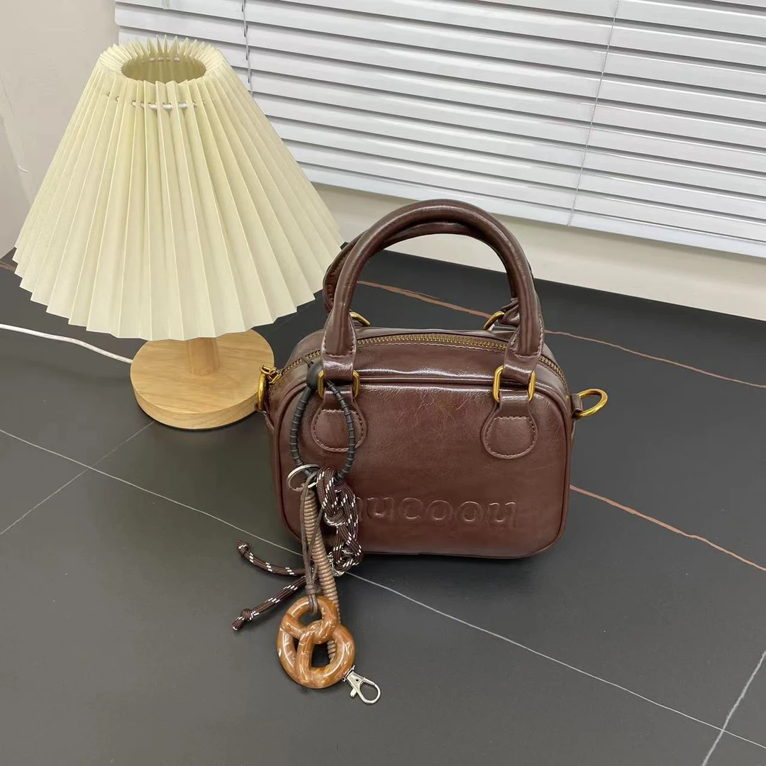 24新款休闲时尚单肩斜跨包3311