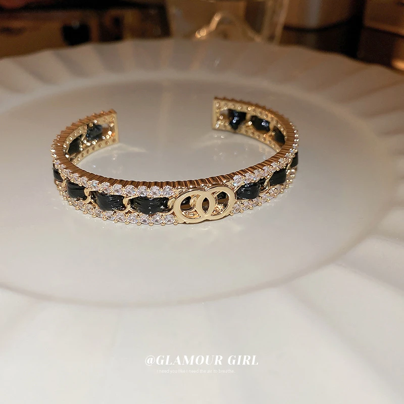 【品牌】气质时尚真金电镀锆石皮革开口手镯简约轻奢感手环手链设计