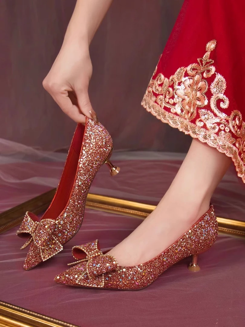 红色法式婚鞋新娘鞋女2023年新款冬季3cm低跟秀禾婚纱两穿水晶鞋