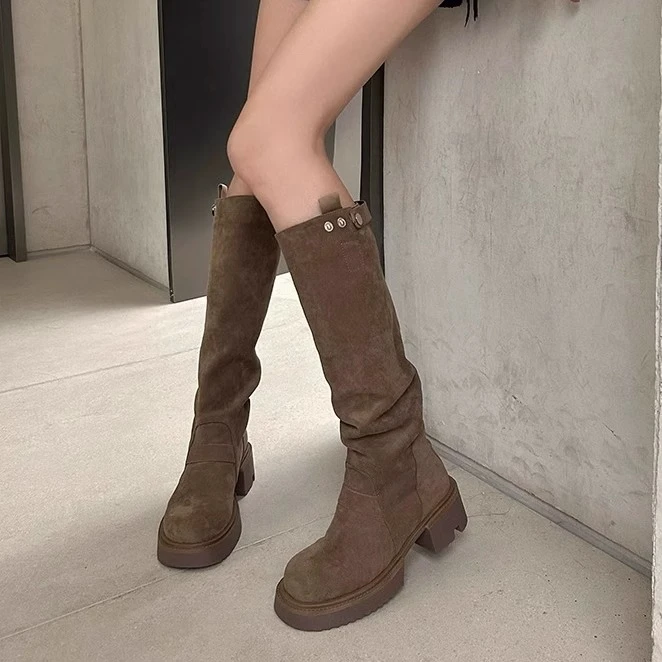 香港巨好看小个子骑士靴女2025春秋厚底棕色长筒靴绒面中长筒女靴