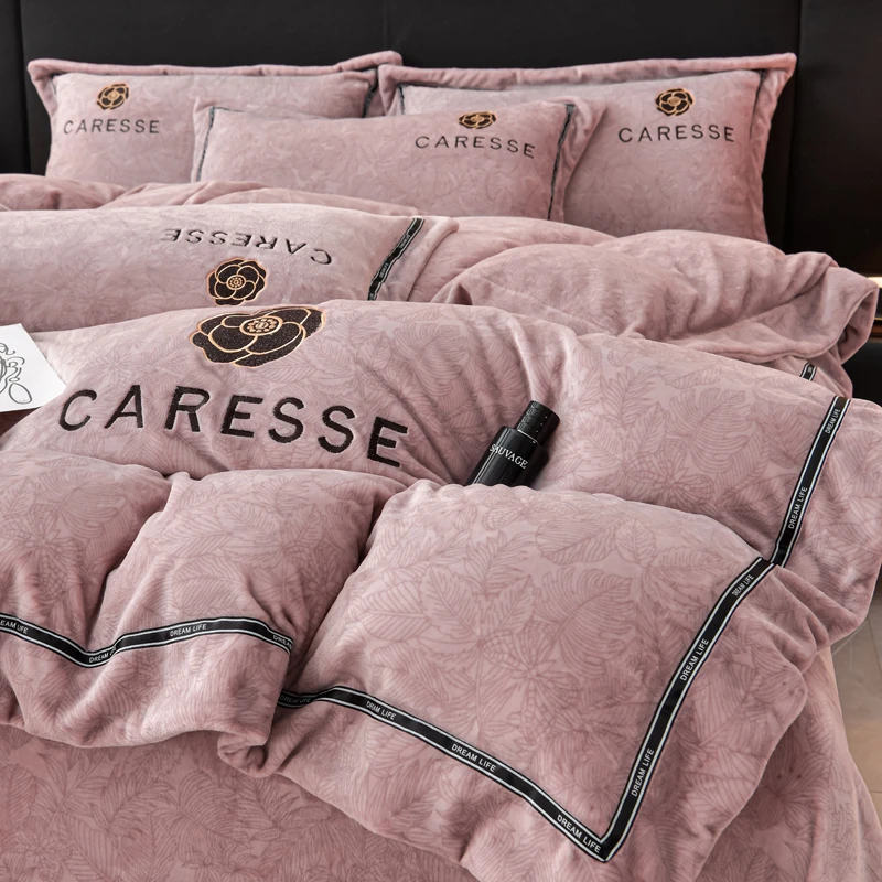 WOODPECKER/啄木鸟2024高克重牛奶绒双面绒高端轻奢松弛感刺绣被