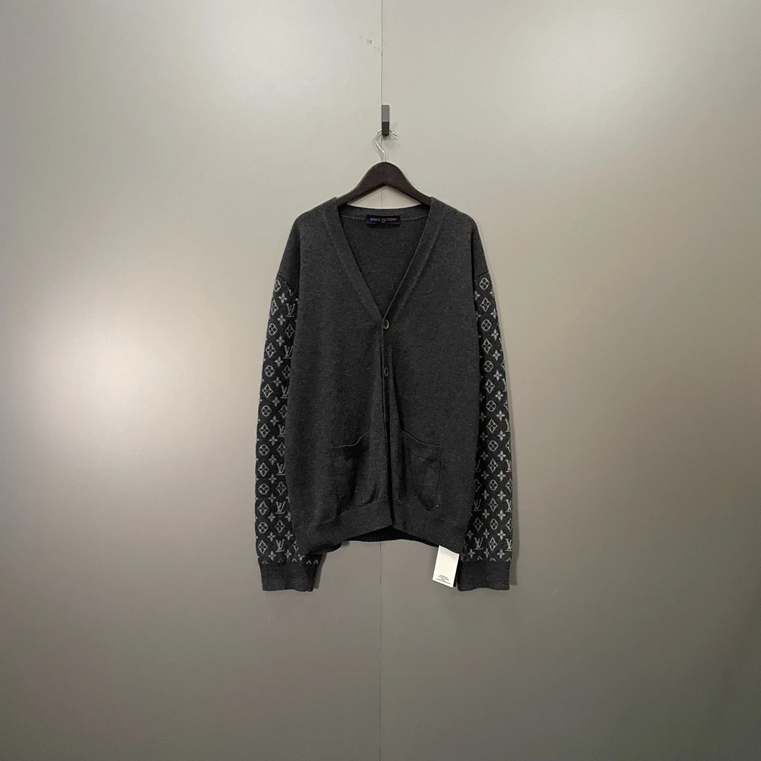 Louis Vuitton LV 灰色老花开衫 XL码/98新/无配件 jc601321