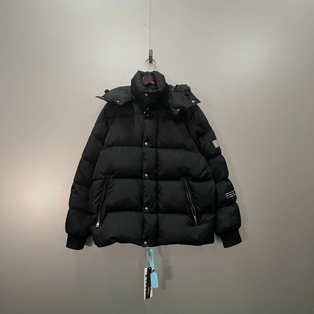 Moncler 蒙口 背后字母印花羽绒服 3码/95新/公价16800/无配件 fg
