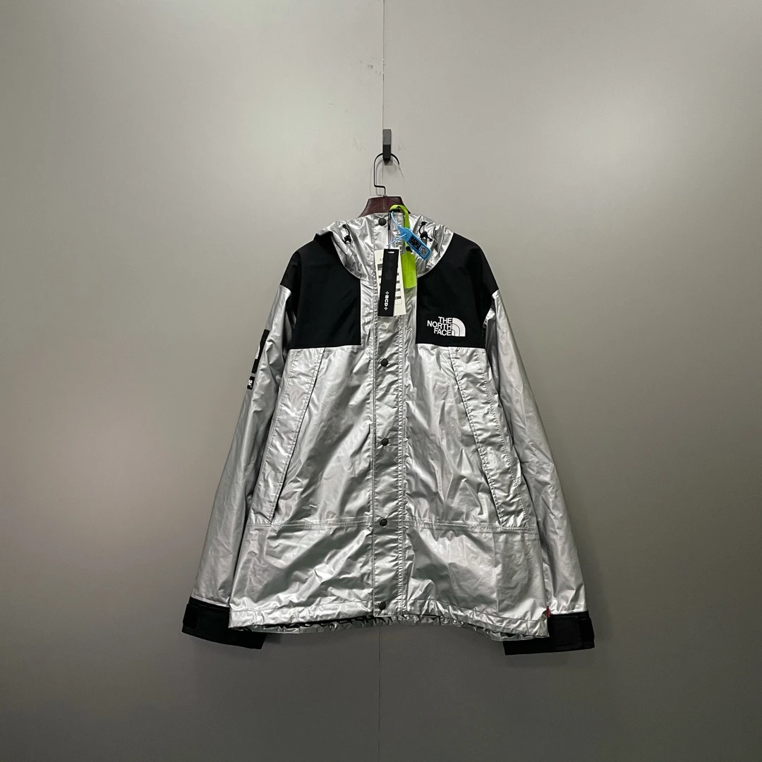 Supreme × THE NORTH FACE 联名 银色刺绣logo连帽冲锋衣 L码/95