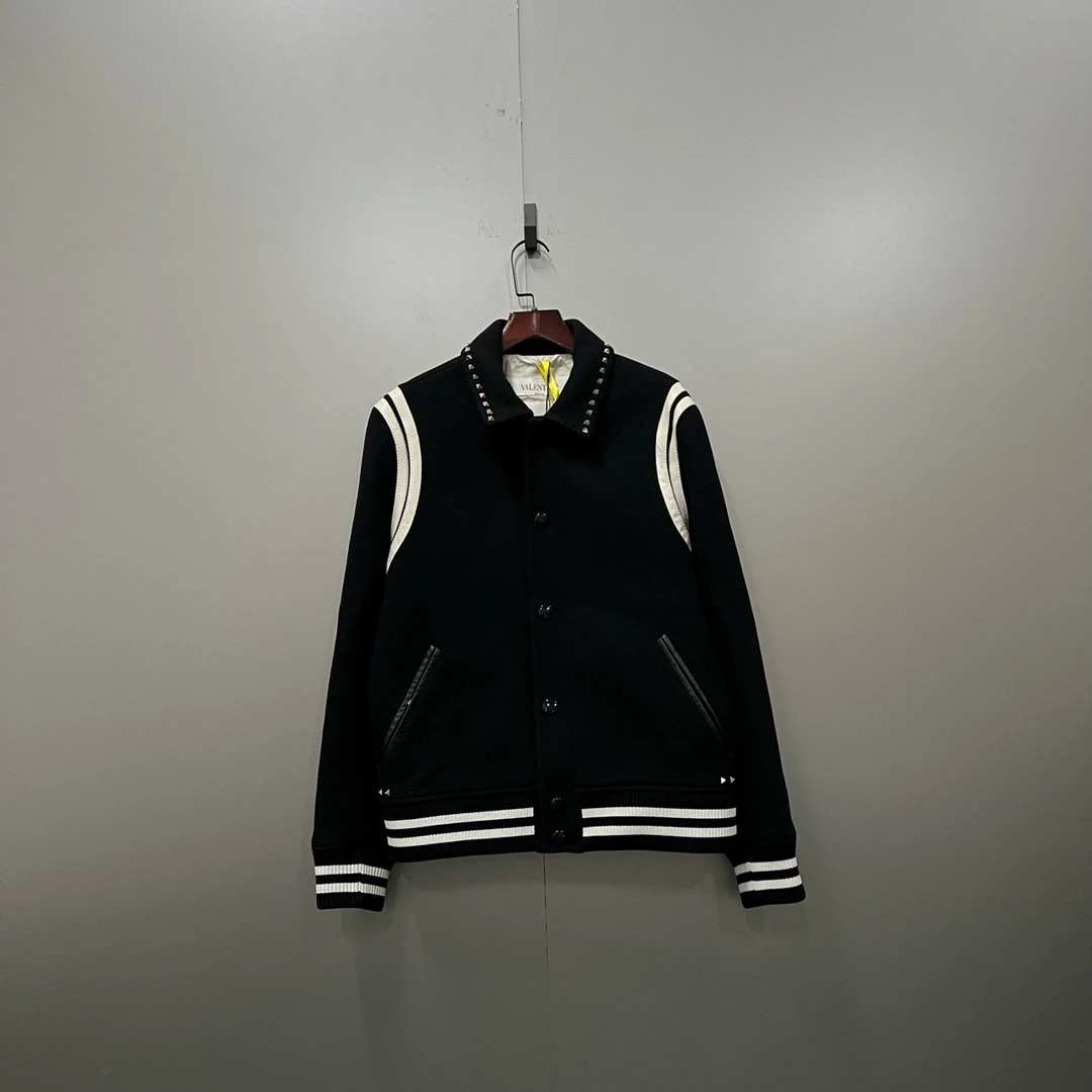 Valentino 华伦天奴 黑白铆钉刺绣棒球服 44码/95新/公价18000/