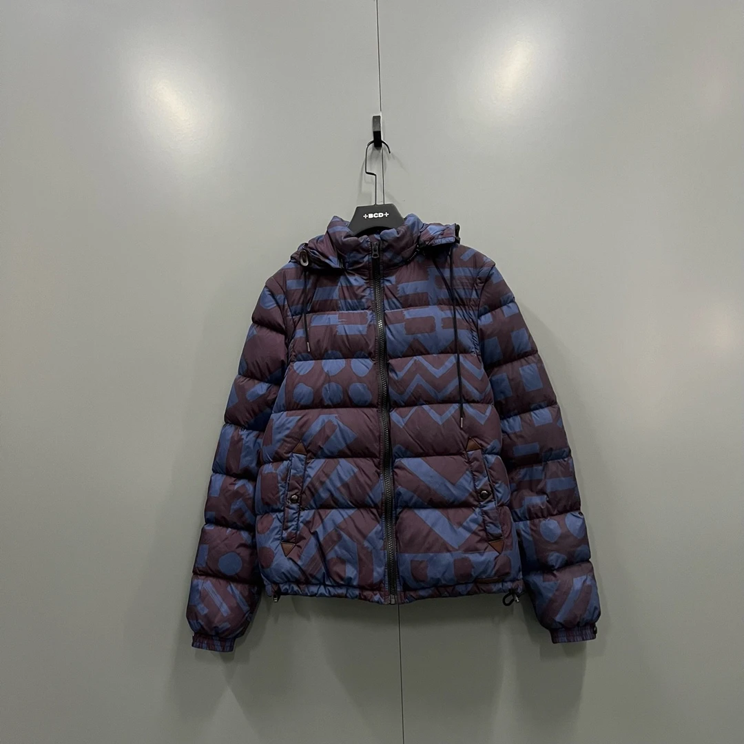 巴宝莉 拼色几何图案满印连帽羽绒服 S码/全新/公价12000/吊牌