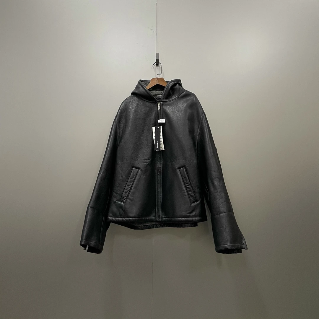 Balenciaga 巴黎世家 黑色皮衣 44码 /95新/公价33000/衣架防尘袋