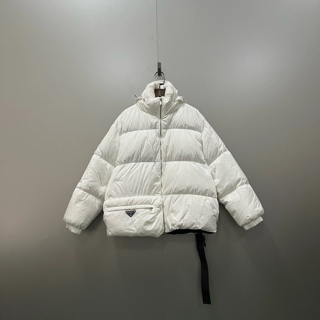 PRADA 普拉达 白色三角标logo锁扣羽绒服 40码/95新/公价19600/无