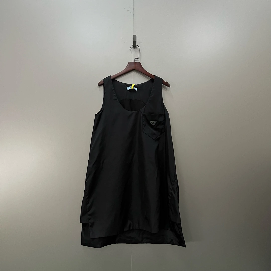 PRADA 普拉达 三角标连衣裙 36码/98新/公价6300/无配件 ki300848
