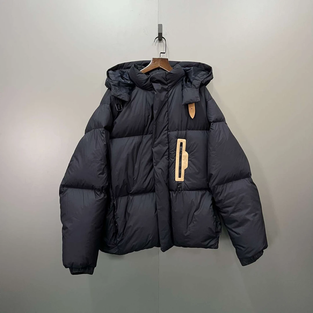 Louis Vuitton lv 黑色贴标logo羽绒服 48码/95新/公价26400/