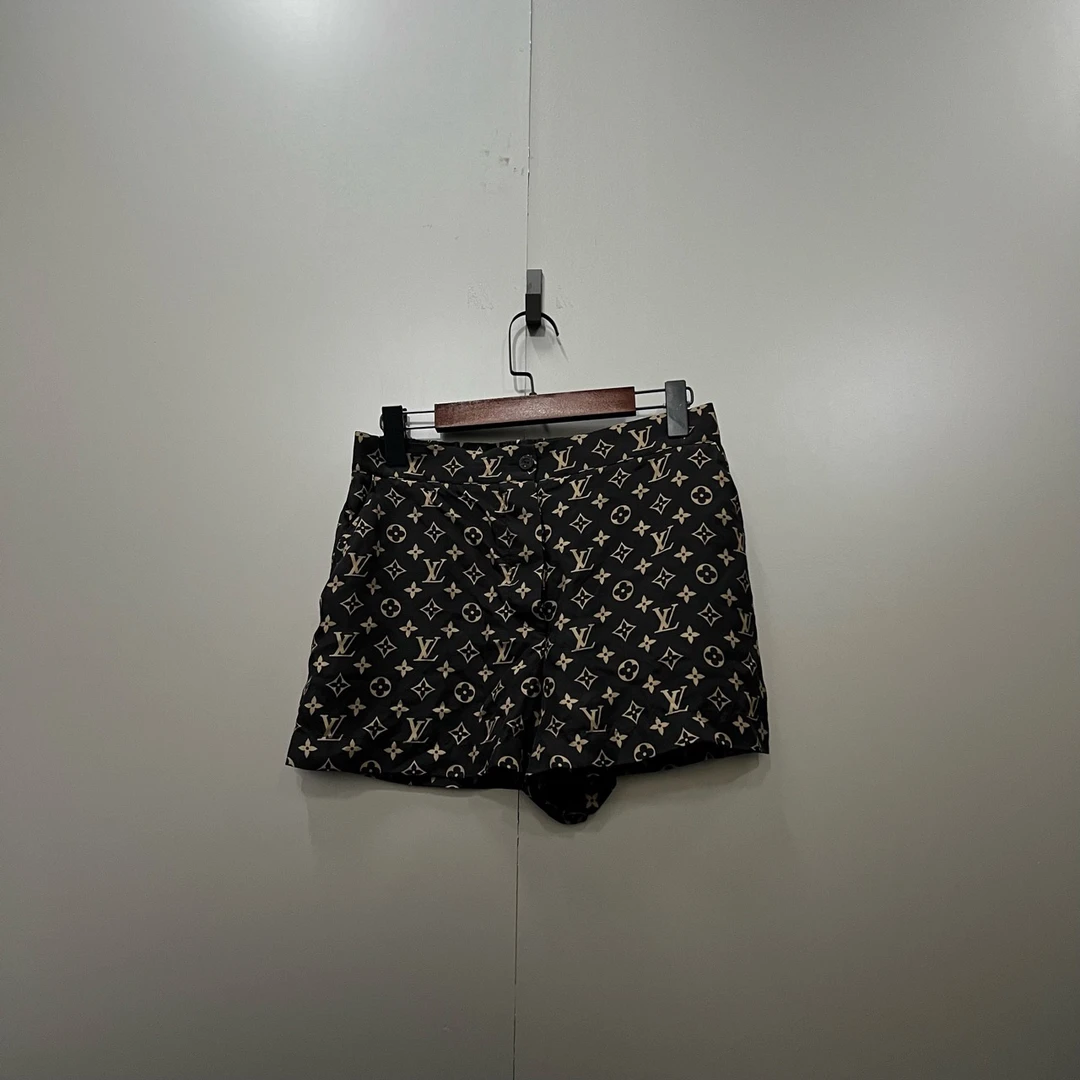 Louis Vuitton lv 满印老花logo真丝短裤 38码/98新/公价8700/无