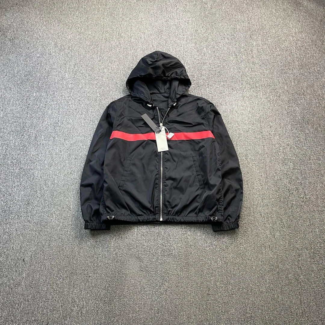 Givenchy 纪梵希 黑红冲锋衣 54码/95新/公价9300/无配件 bc90342
