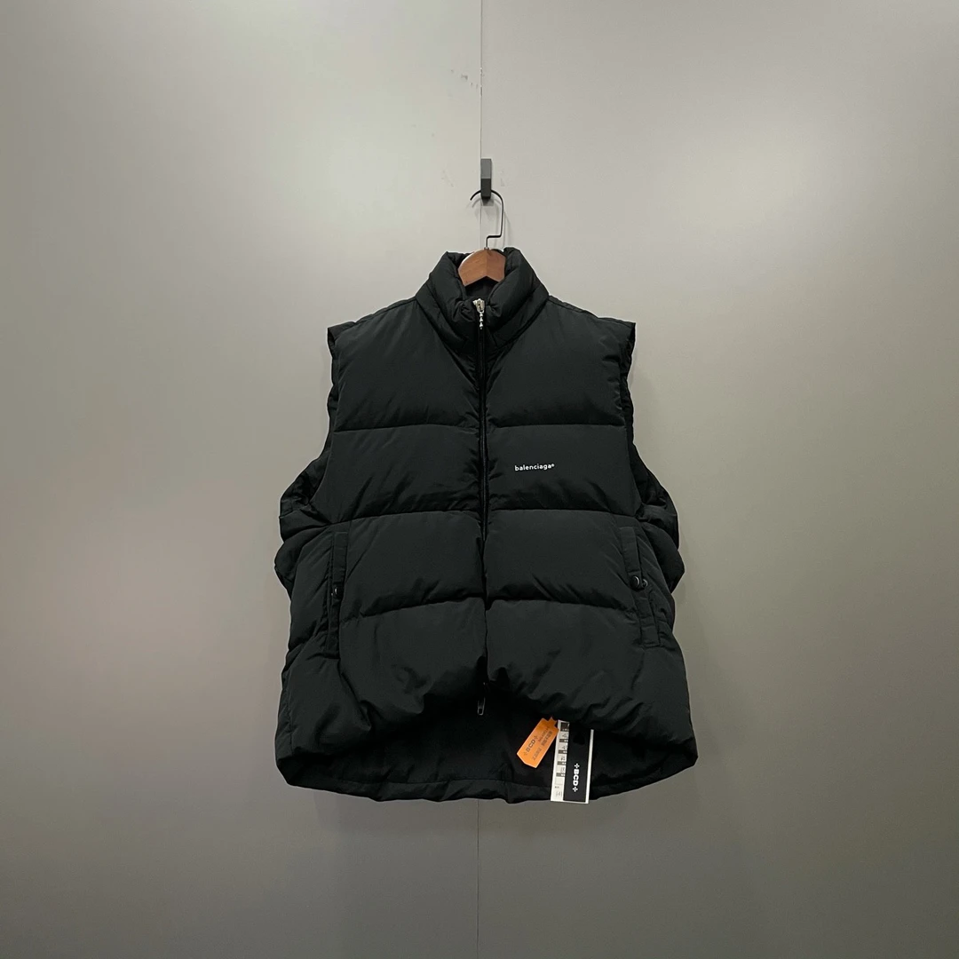 Balenciaga 巴黎世家 黑色印花logo羽绒马甲 46码/95新/公价18000