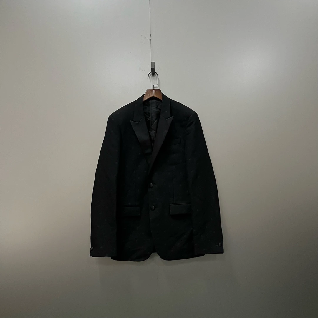 Givenchy 纪梵希 黑色西服 48码/95新/公价15000/无配件 fg203448