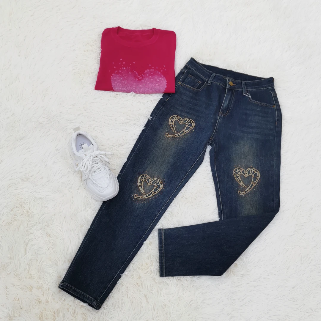 2506 复古时尚爱心刺绣牛仔裤