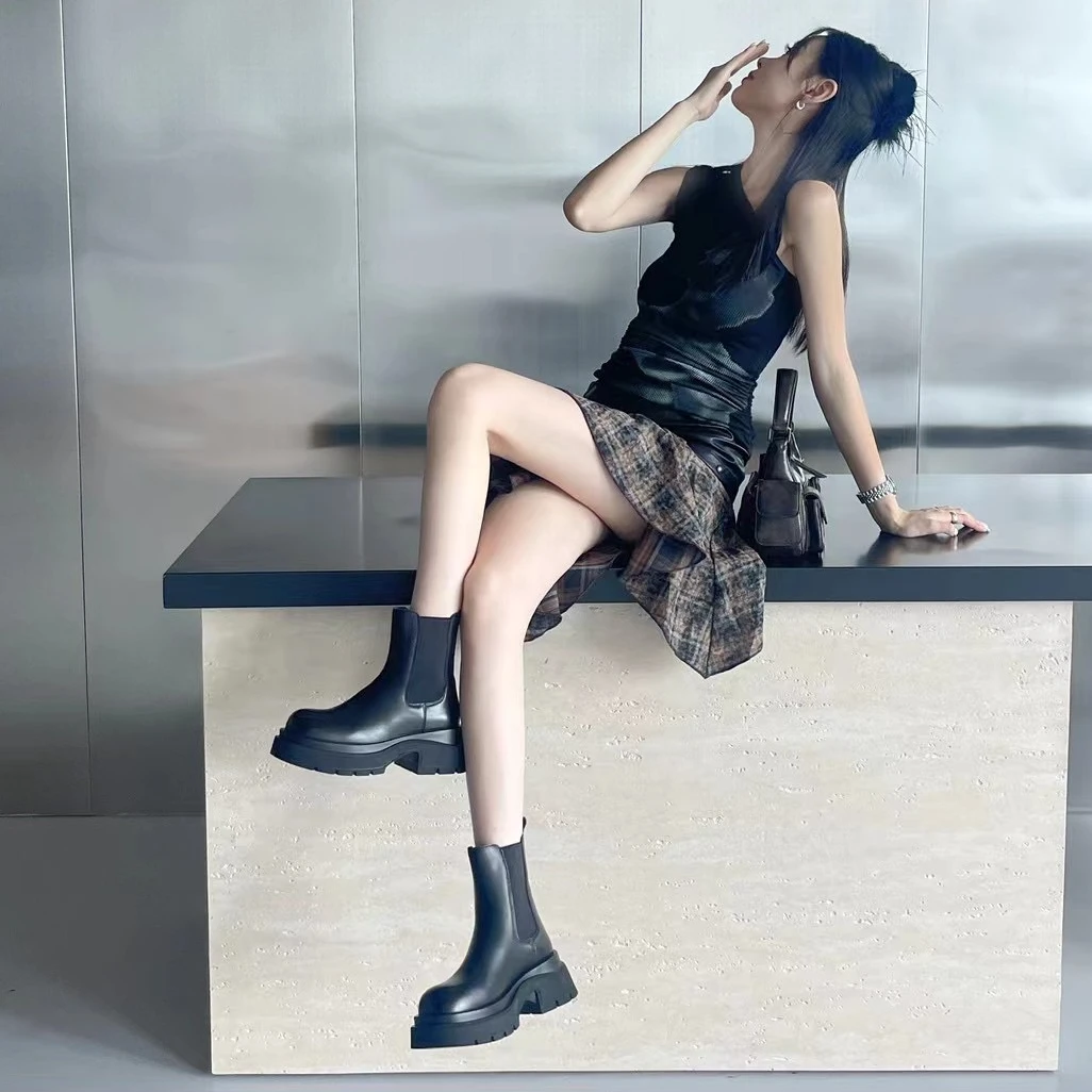 【玖园尊享】早春新款 时尚 百搭厚底增高 烟管靴 5302