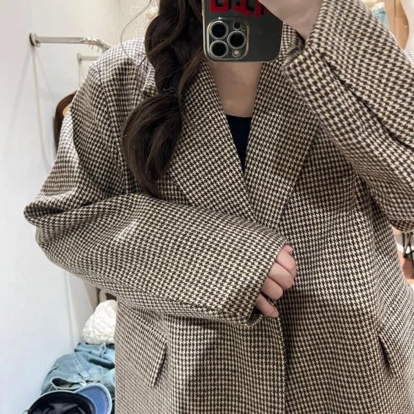22007就一颗扣子的加厚千鸟格外套