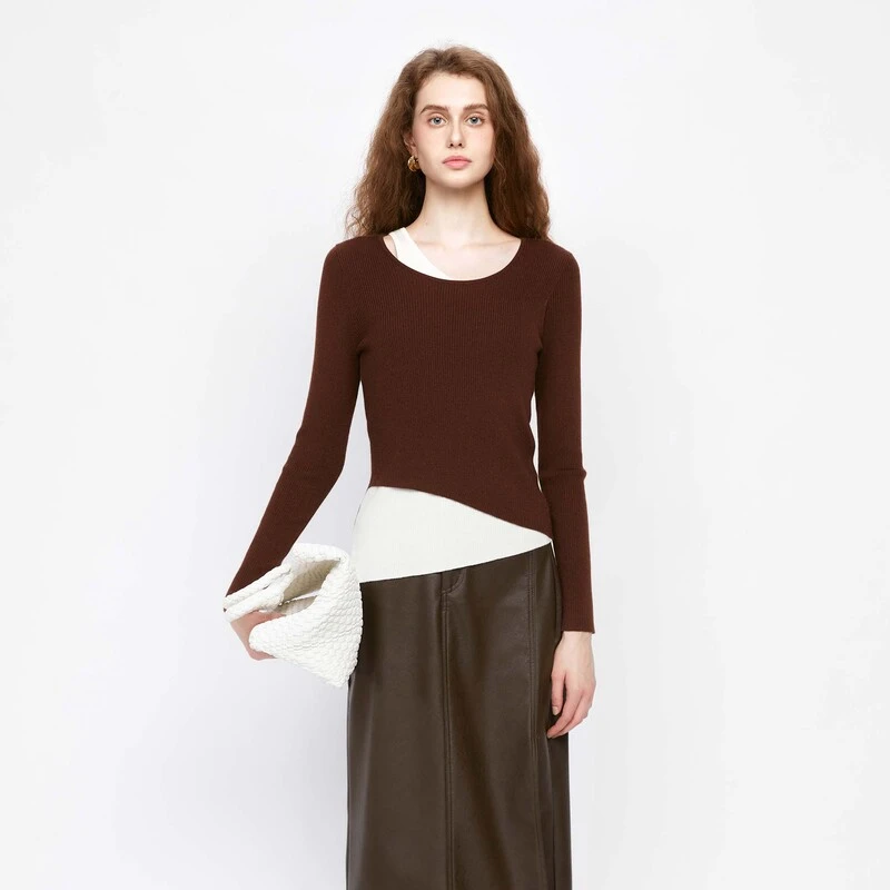 圣迪奥【雅丹风】女装气质法式圆领露肩撞色修身针织衫S24363505