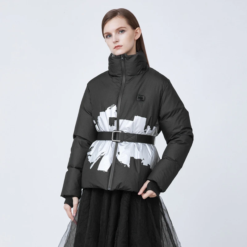 S·DEER冬季休闲时尚个性高领字母撞色收腰短款羽绒服S21482460