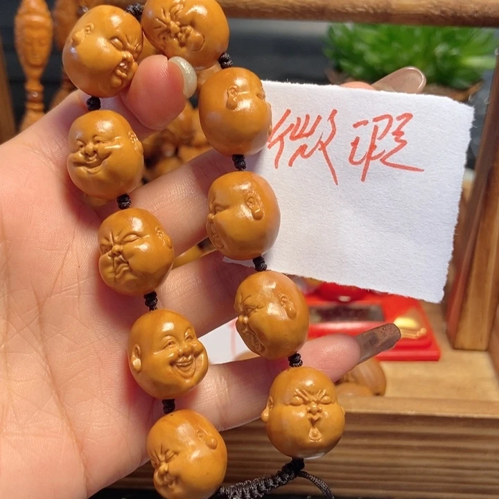 橄榄核核雕百态花了