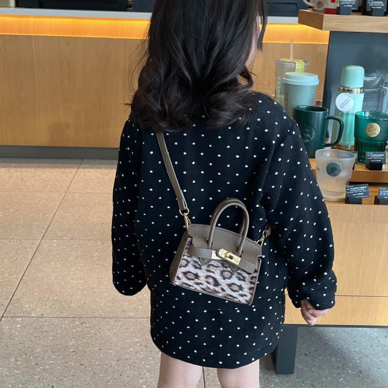 儿童包包2024新款秋冬时尚女童迷你手提凯丽包女孩豹纹零钱斜挎包