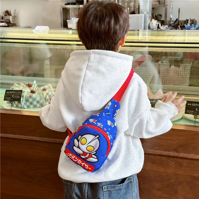 儿童包包卡通时尚幼儿园小背包男女童胸包潮酷奥特曼户外斜挎小包
