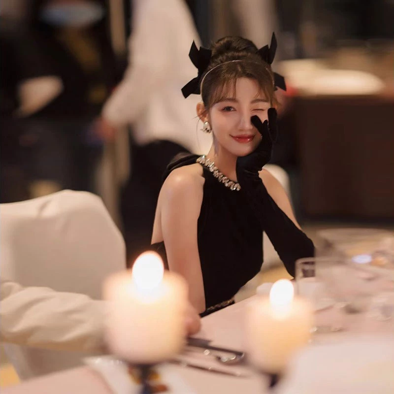 晚礼服女2025新款高级感宴会生日气质名媛赫本风挂脖丝绒连衣裙