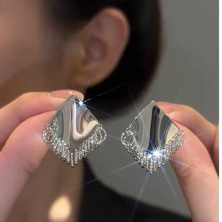 铜合金耳饰 秋冬百搭法式流苏小众时尚简约潮流耳环精致设计感ins